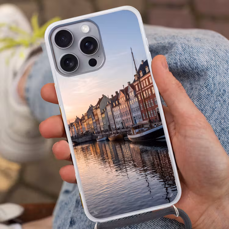 Stad - Gracht - Zonsondergang - Klassiek - Kleurrijk Hoesje iPhone 16 Pro Max met koord klein -sfeer3