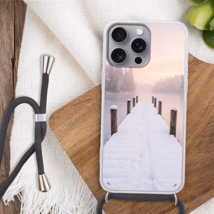 Steiger - Meer - Mist - Winter - Serene Hoesje iPhone 16 Pro Max met koord klein -sfeer4