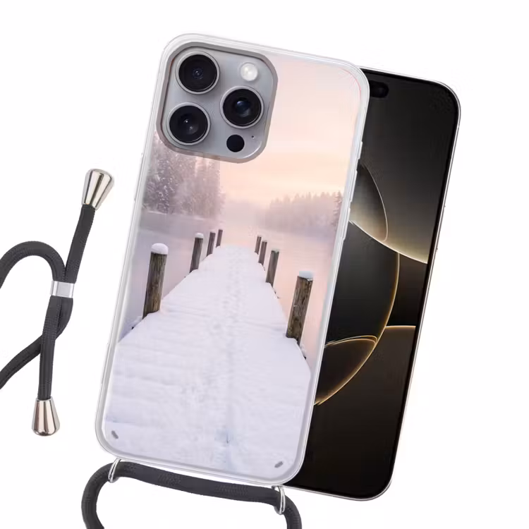 Steiger - Meer - Mist - Winter - Serene Hoesje iPhone 16 Pro Max met koord klein -sfeer1