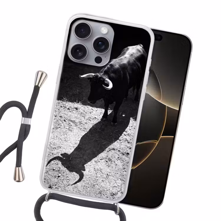 Stier - Schaduw - Dieren - Contrast - Zwart-wit Hoesje iPhone 16 Pro Max met koord klein -sfeer1