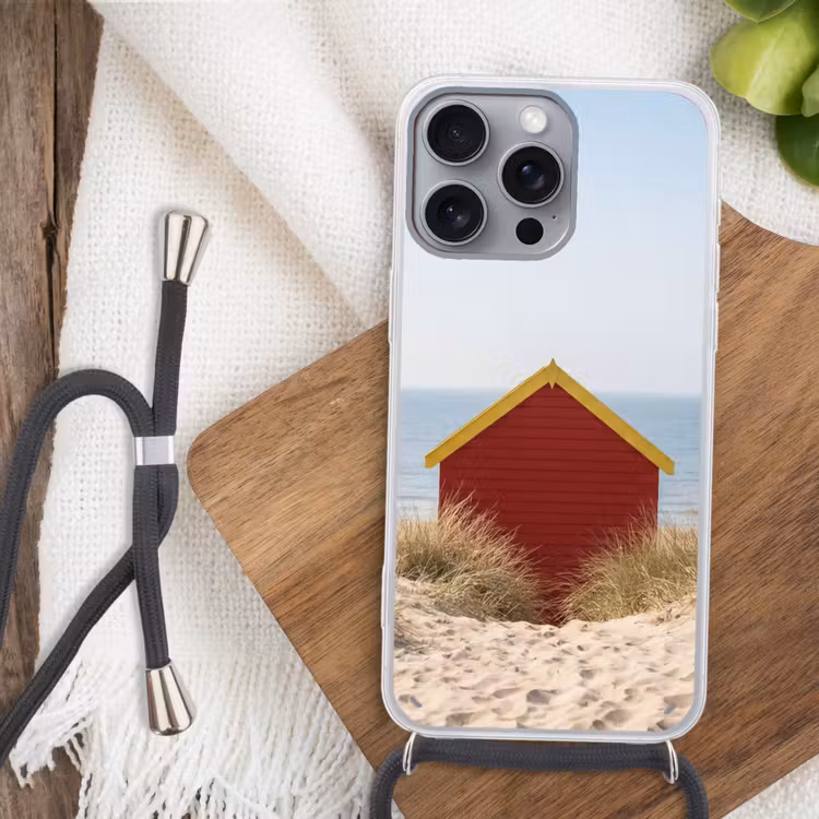 Strand - Huisjes - Kleurrijk - Duinen Hoesje iPhone 16 Pro Max met koord klein -sfeer4