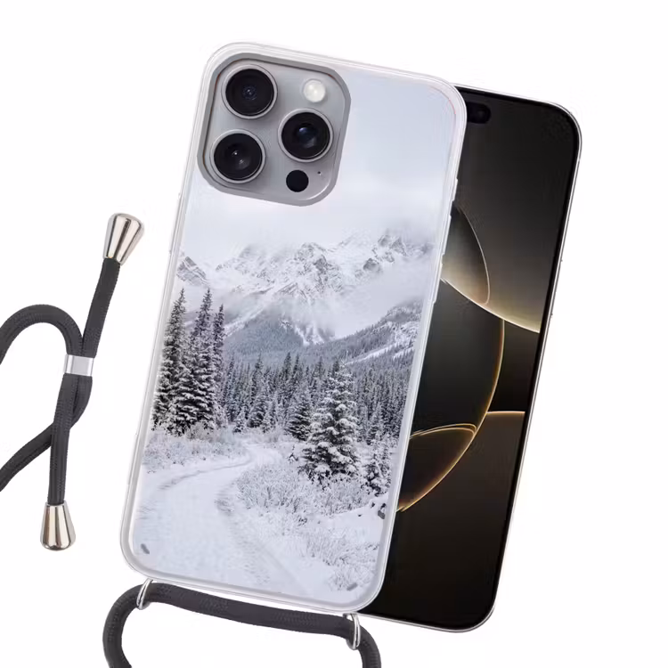 Weg - Bergen - Sneeuw - Naaldbos - Avontuurlijk Hoesje iPhone 16 Pro Max met koord klein -sfeer1