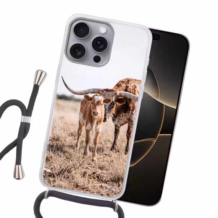 Texas Longhorn - Kalf - Weide - Dieren Hoesje iPhone 16 Pro Max met koord klein -sfeer1