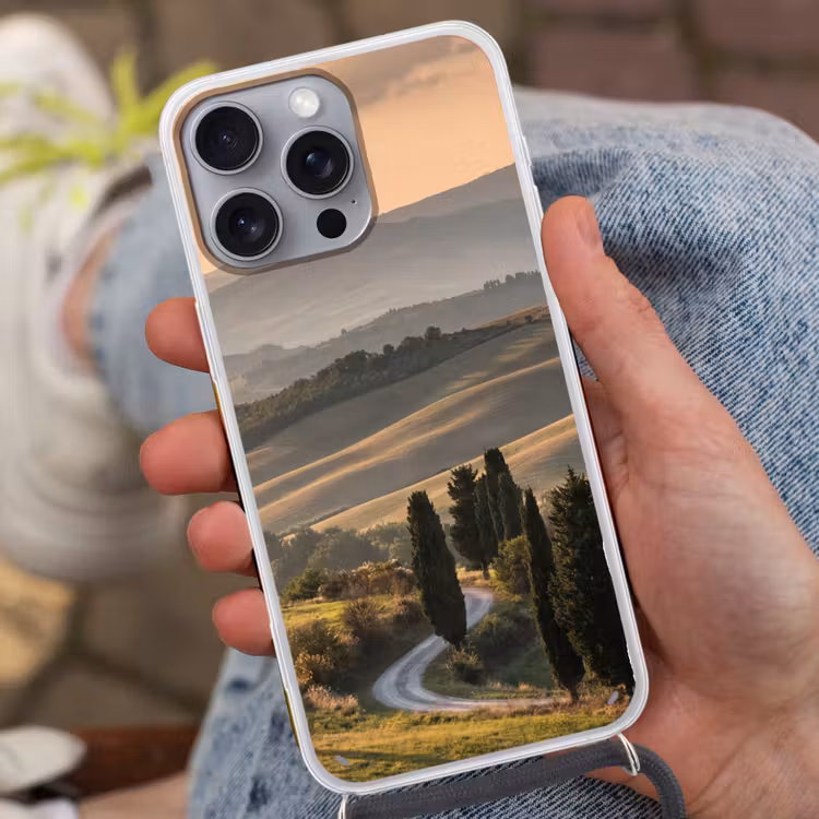Toscaans - Landschap - Heuvels Hoesje iPhone 16 Pro Max met koord klein -sfeer3