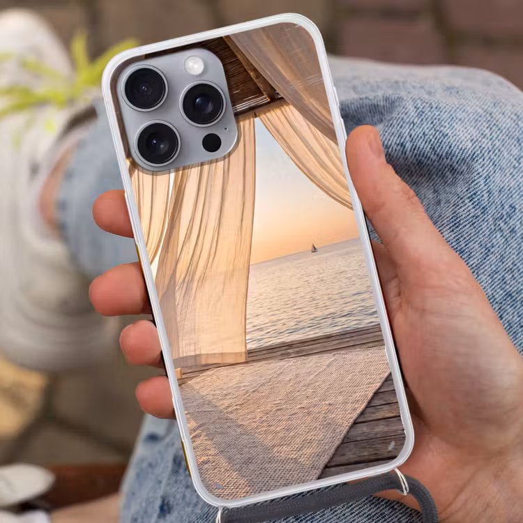 Overkapping - Zee - Zonsondergang - Vakantie - Rust Hoesje iPhone 16 Pro Max met koord klein -sfeer3