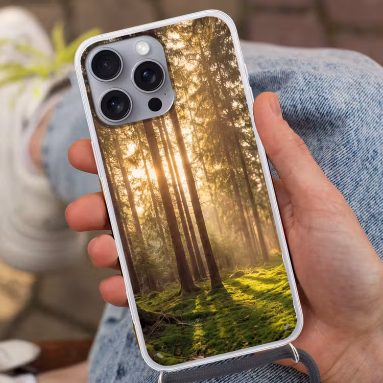 Bos - Gras - Zonlicht Hoesje iPhone 16 Pro Max met koord klein -sfeer3