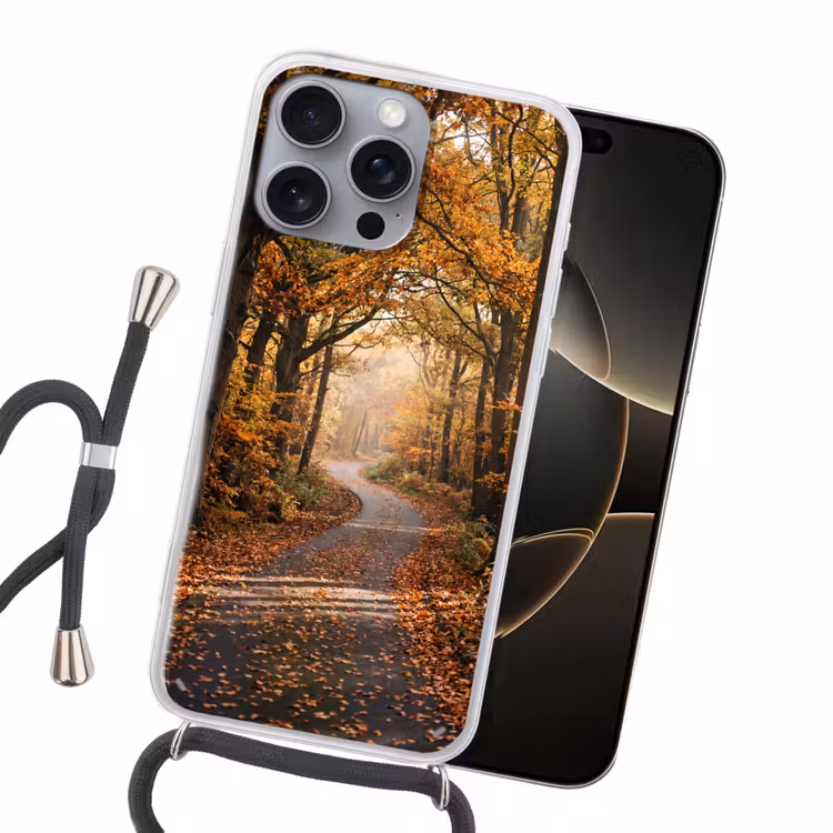 Bospad - Herfstbos - Bladeren - Oranje - Nostalgisch Hoesje iPhone 16 Pro Max met koord klein -sfeer1