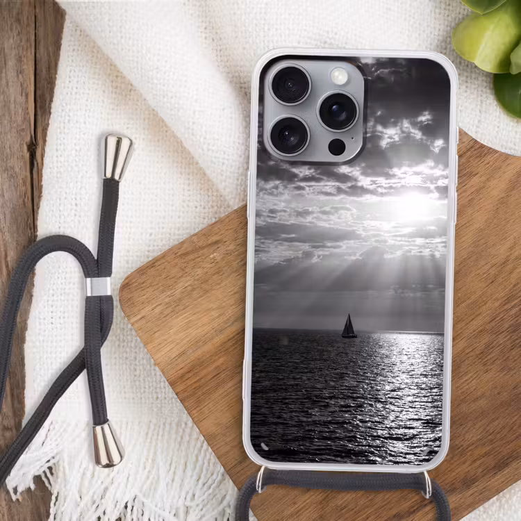 Water - Boot - Lucht - Natuur - Zwart-wit Hoesje iPhone 16 Pro Max met koord klein -sfeer4