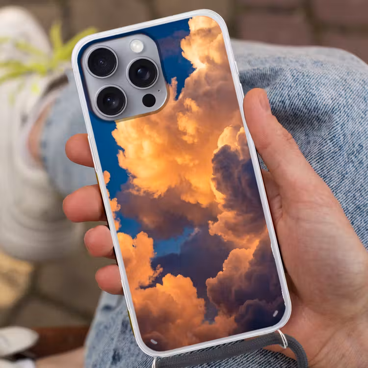 Wolken - Zonsondergang - Natuur - Oranje - Blauw Hoesje iPhone 16 Pro Max met koord klein -sfeer3