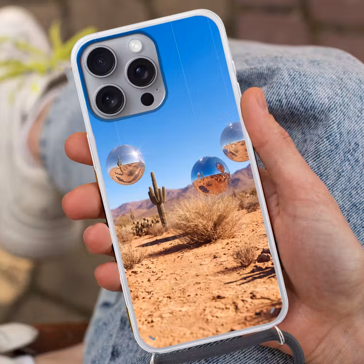 Handyhülle mit Band - Wüste – Spiegelkugel – Kunst - Woestijn - Spiegelbal - Kunst Hoesje iPhone 16 Pro Max met koord klein