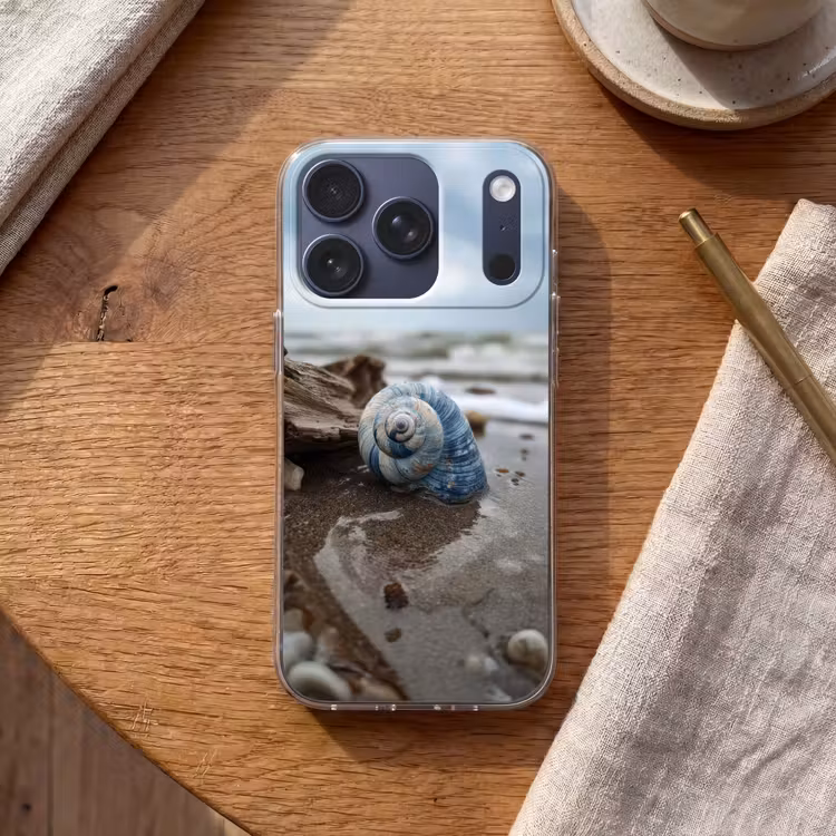 Schelp - Strand - Blauw - Zee Telefoonhoesje iPhone 17 Pro klein -sfeer1