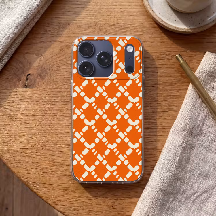 Oranje - Ruitpatroon - Wit Telefoonhoesje iPhone 17 Pro klein 878 -sfeer1