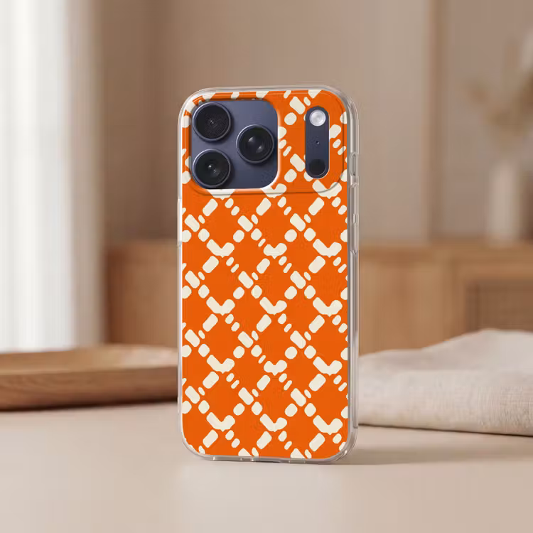 Oranje - Ruitpatroon - Wit Telefoonhoesje iPhone 17 Pro klein 878 -sfeer2