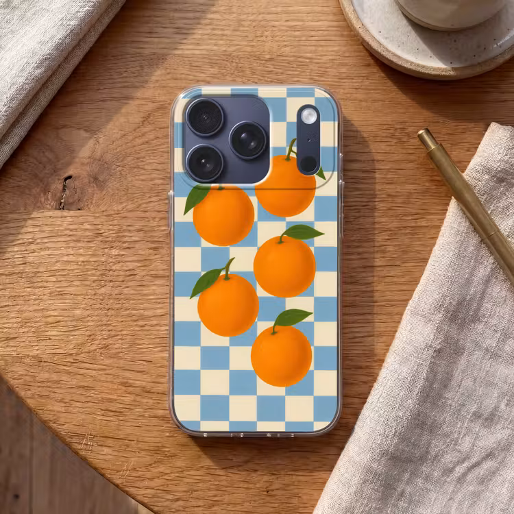 Sinaasappels - Blaadjes - Geblokt - Blauw Telefoonhoesje iPhone 17 Pro klein -sfeer1