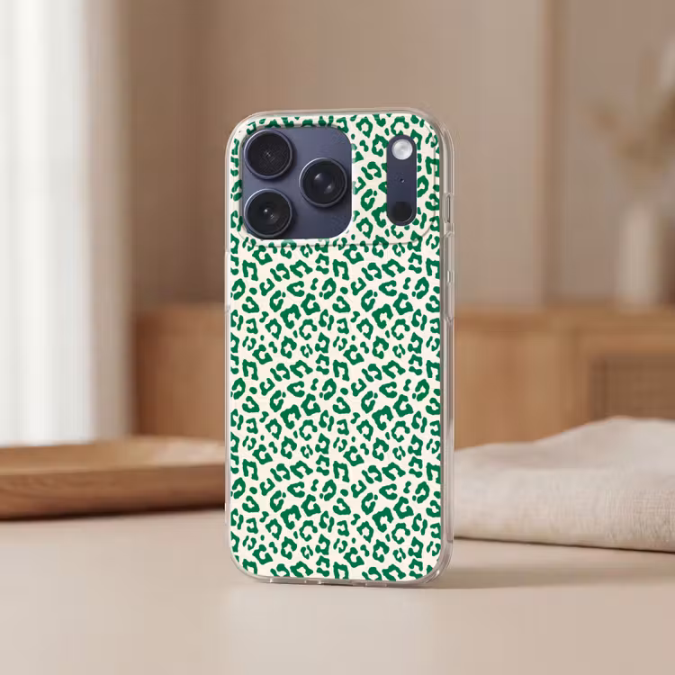 Panterprint - Groen - Beige - Dierenprint Telefoonhoesje iPhone 17 Pro klein -sfeer2