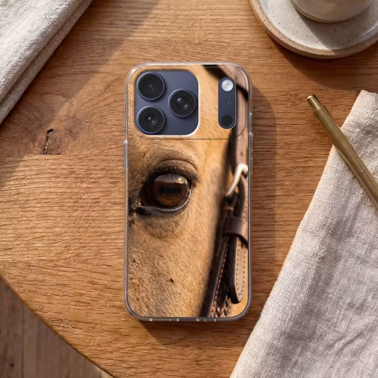 Paard - Oog - Bruin Telefoonhoesje iPhone 17 Pro klein -sfeer1
