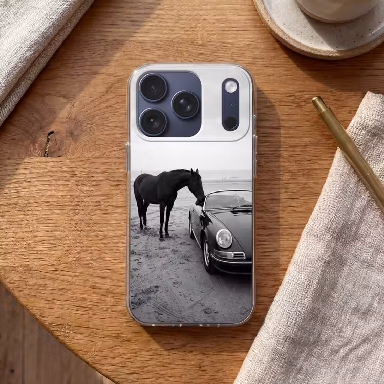 Paard - Auto - Zwart - Wit Telefoonhoesje iPhone 17 Pro klein -sfeer1
