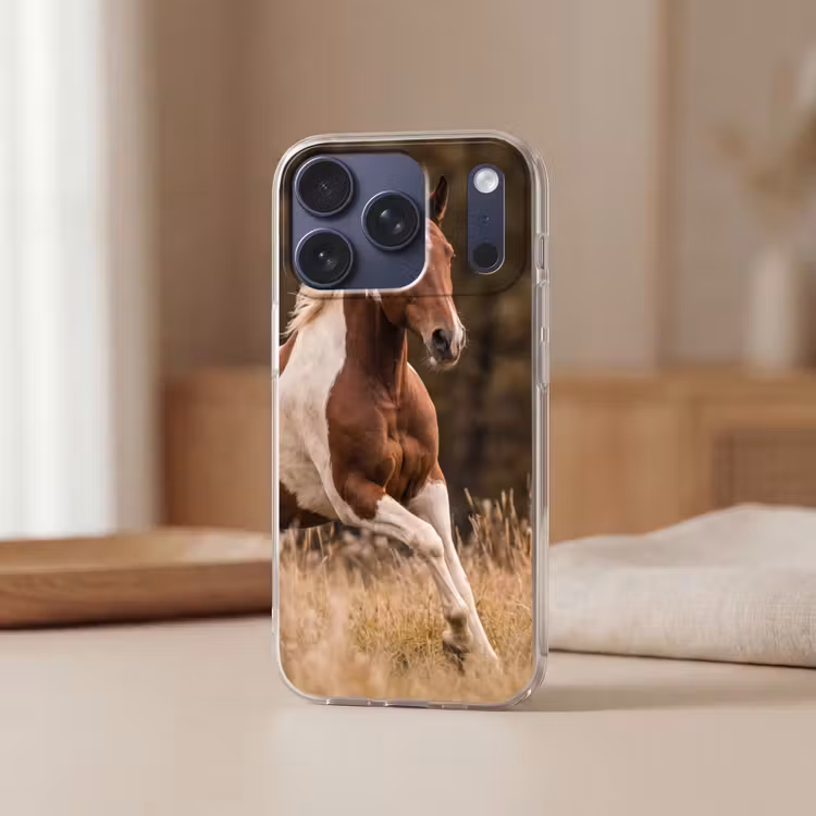 Paard - Bruin - Gras Telefoonhoesje iPhone 17 Pro klein -sfeer2