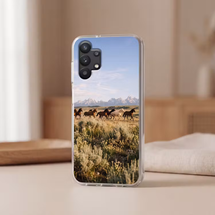 Paarden - Kudde - Bergen - Vrijheid - Wild Telefoonhoesje Samsung Galaxy A32 5G klein -sfeer2