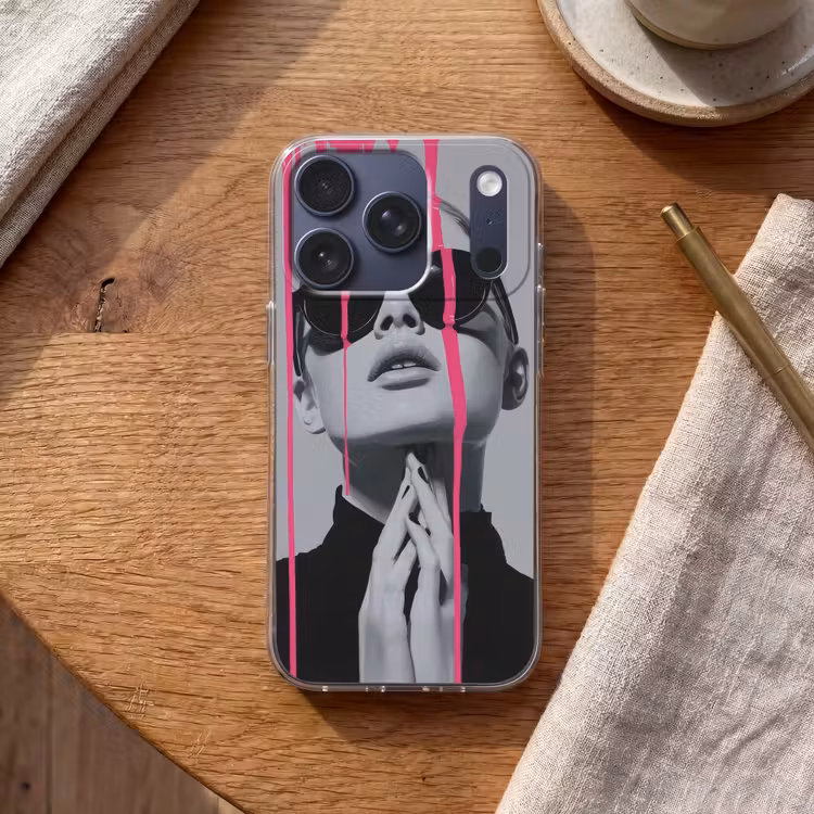 Portret - Vrouw - Zonnebril - Verfdruppels Telefoonhoesje iPhone 17 Pro klein -sfeer1