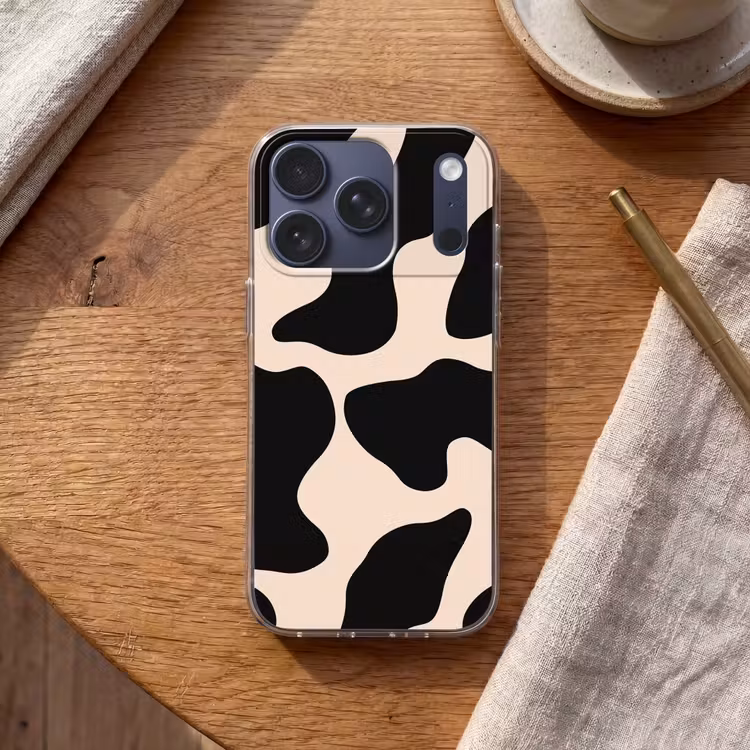 Vlekkenpatroon - Koe - Beige Telefoonhoesje iPhone 17 Pro klein -sfeer1