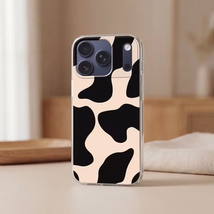 Vlekkenpatroon - Koe - Beige Telefoonhoesje iPhone 17 Pro klein -sfeer2