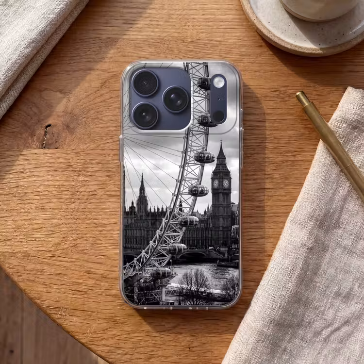 Reuzenrad - Klokkentoren - Architectuur - Zwart-wit - Stad Telefoonhoesje iPhone 17 Pro klein -sfeer1