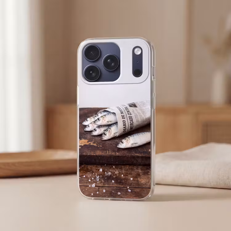 Handyhülle - Sardine – Zeitung – Schneidebrett - Sardientje - krant - snijplank Telefoonhoesje iPhone 17 Pro klein