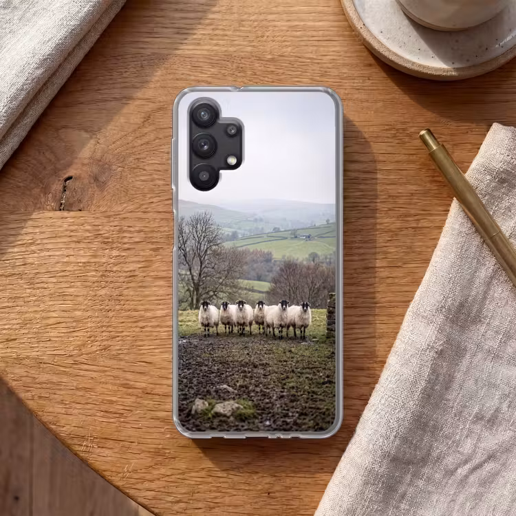 Schapen - Rij - Weide - Dieren - Platteland Telefoonhoesje Samsung Galaxy A32 5G klein -sfeer1