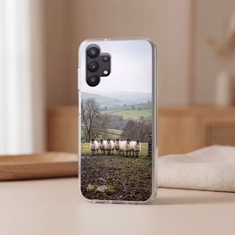 Schapen - Rij - Weide - Dieren - Platteland Telefoonhoesje Samsung Galaxy A32 5G klein -sfeer2