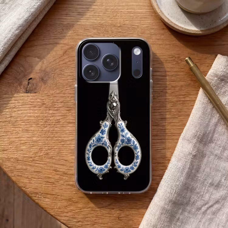 Schaar - Delfts blauw - Zwart Telefoonhoesje iPhone 17 Pro klein -sfeer1