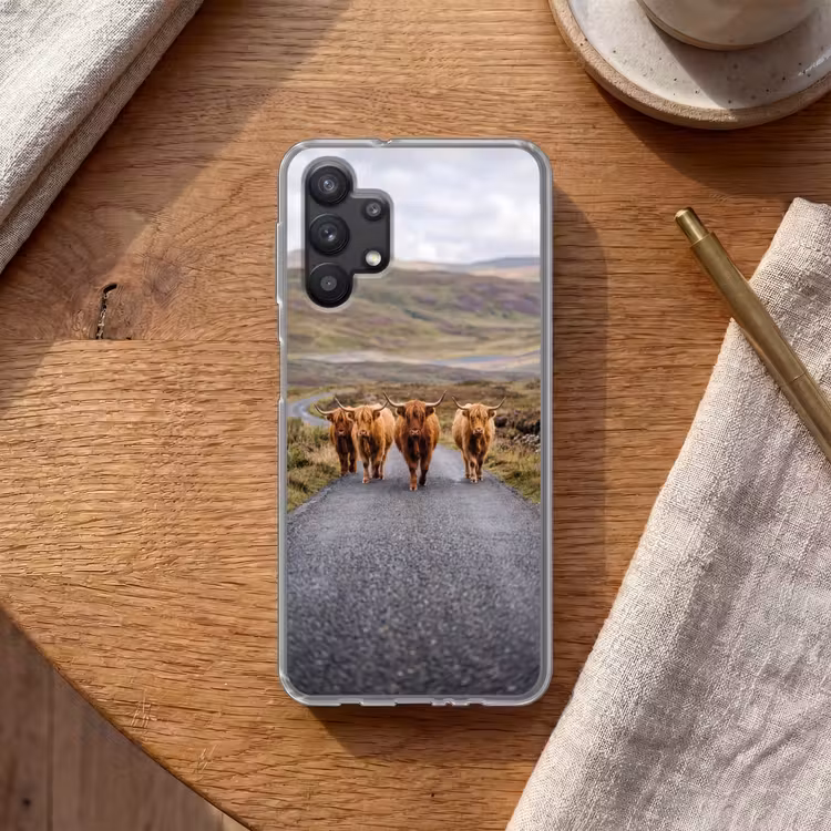 Schotse Hooglanders - Weg - Landschap - Kudde Telefoonhoesje Samsung Galaxy A32 5G klein -sfeer1