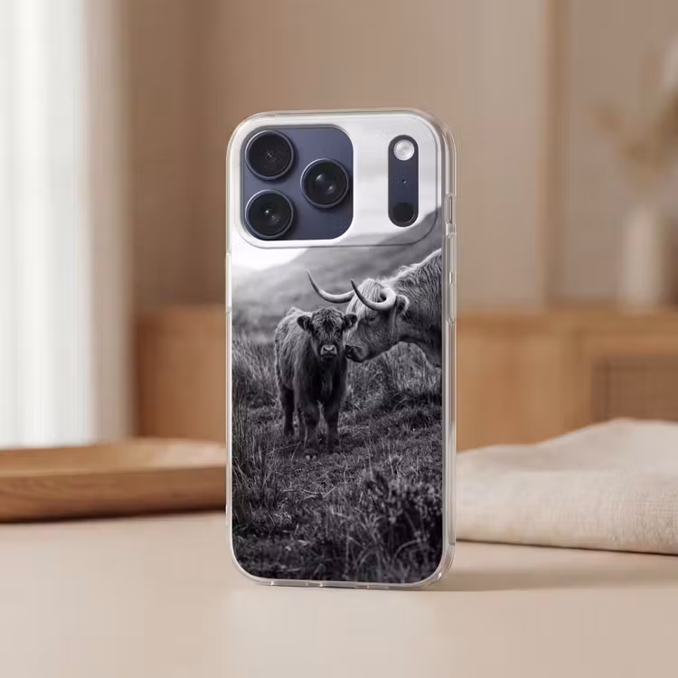 Schotse hooglander - Kalf - Zwart - Wit Telefoonhoesje iPhone 17 Pro klein -sfeer2
