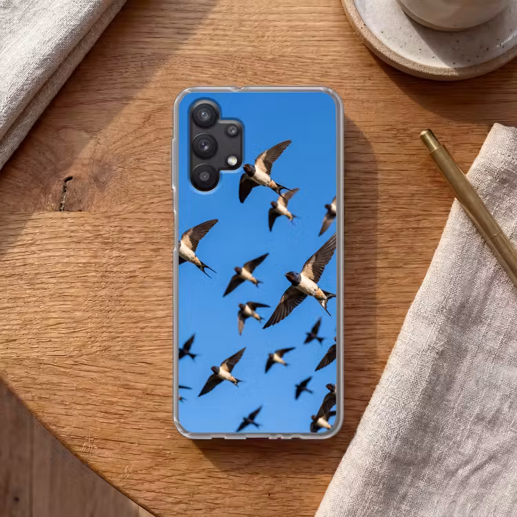 Zwaluwen - Vliegen - Blauw Telefoonhoesje Samsung Galaxy A32 5G klein -sfeer1