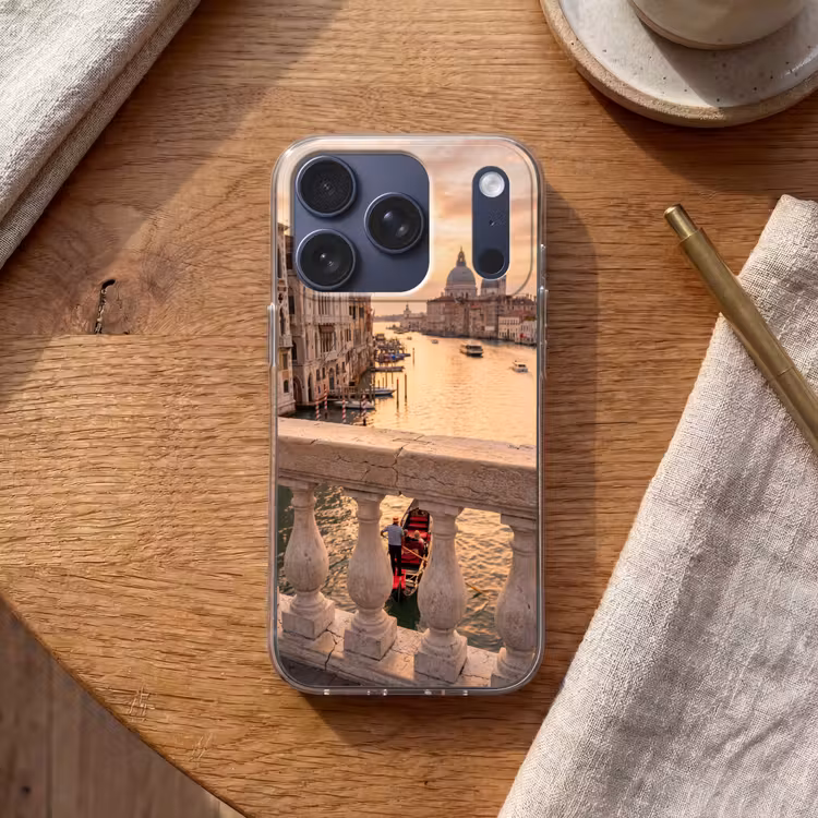 Stad - Venetië - Kanaal - Zonsopgang - Architectuur - Goud Telefoonhoesje iPhone 17 Pro klein -sfeer1