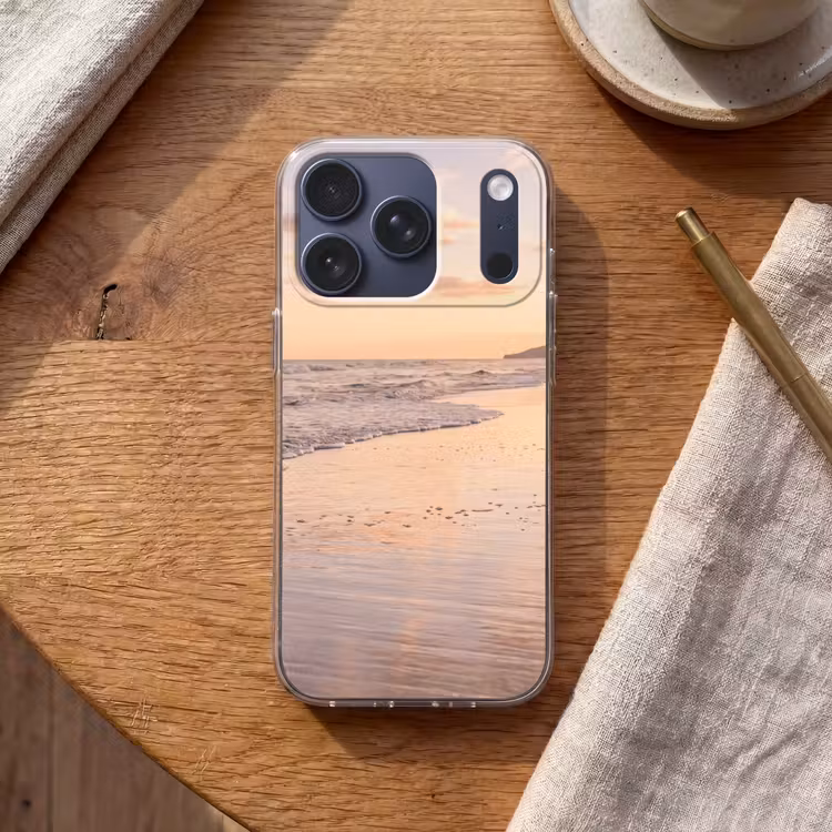 Strand - Branding - Wolken Telefoonhoesje iPhone 17 Pro klein -sfeer1