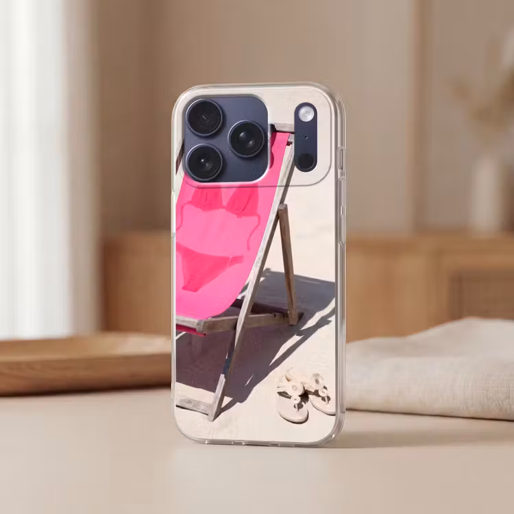 Strand - Ligstoel - Badkleding - Zomer - Roze Telefoonhoesje iPhone 17 Pro klein -sfeer2