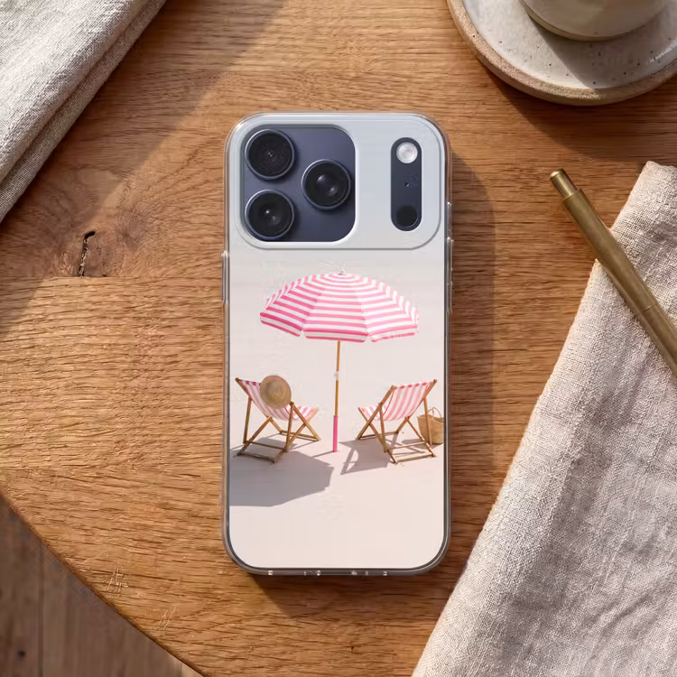 Strand - Parasol - Ligstoel - Zomer - Roze Telefoonhoesje iPhone 17 Pro klein -sfeer1