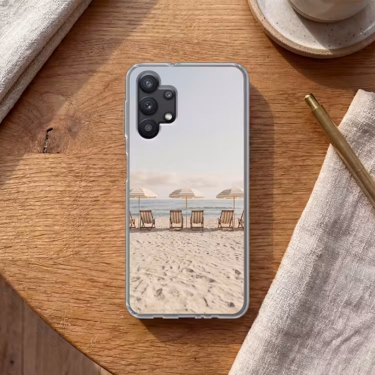 Strand - Stoelen - Parasol Telefoonhoesje Samsung Galaxy A32 5G klein -sfeer1