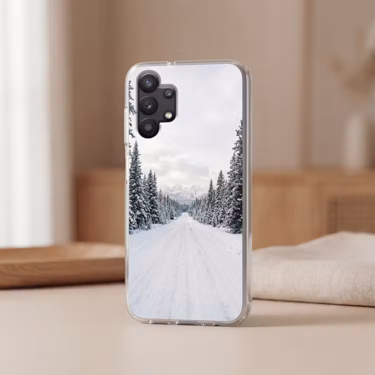 Weg - Sneeuw - Naaldbos - Winter - Avontuurlijk Telefoonhoesje Samsung Galaxy A32 5G klein -sfeer2