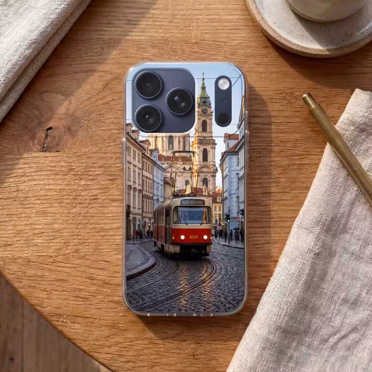 Tram - Straat - Stadsgezicht - Klassiek - Rood Telefoonhoesje iPhone 17 Pro klein -sfeer1