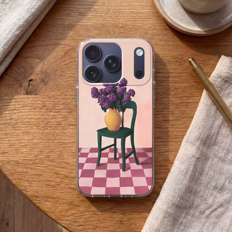 Stoel - Vaas - Bloemen - Geblokt Telefoonhoesje iPhone 17 Pro klein -sfeer1