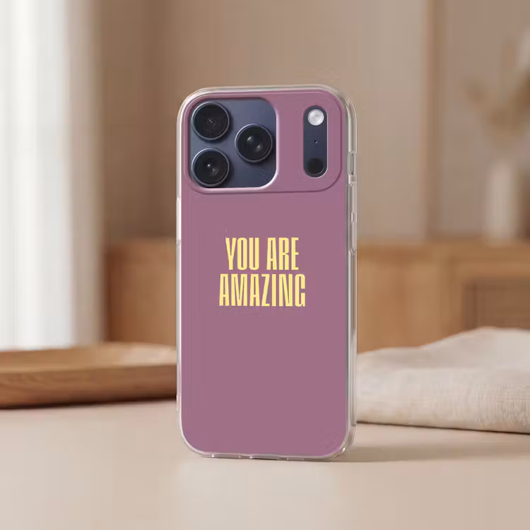 Tekst - Paars - Amazing Telefoonhoesje iPhone 17 Pro klein -sfeer2