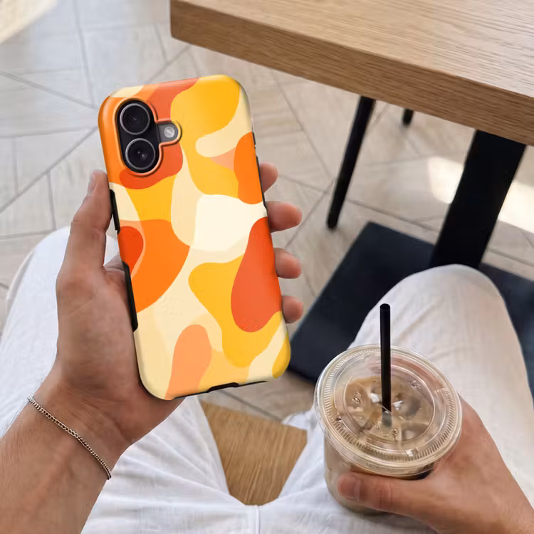 Abstract - Vormen - Oranje Toughcase MagSafe Apple iPhone 17 klein -Sfeer1M