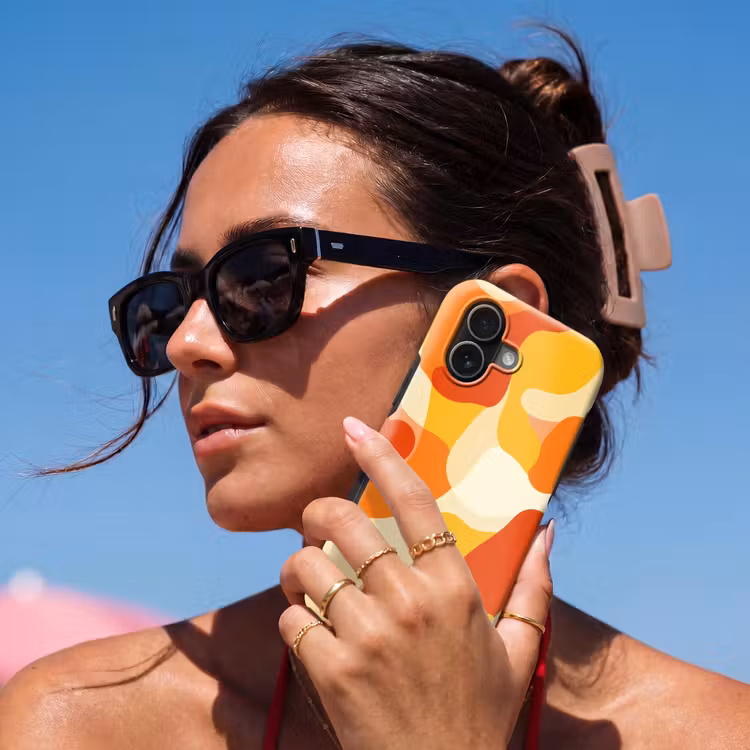 Abstract - Vormen - Oranje Toughcase MagSafe Apple iPhone 17 klein -Sfeer2V