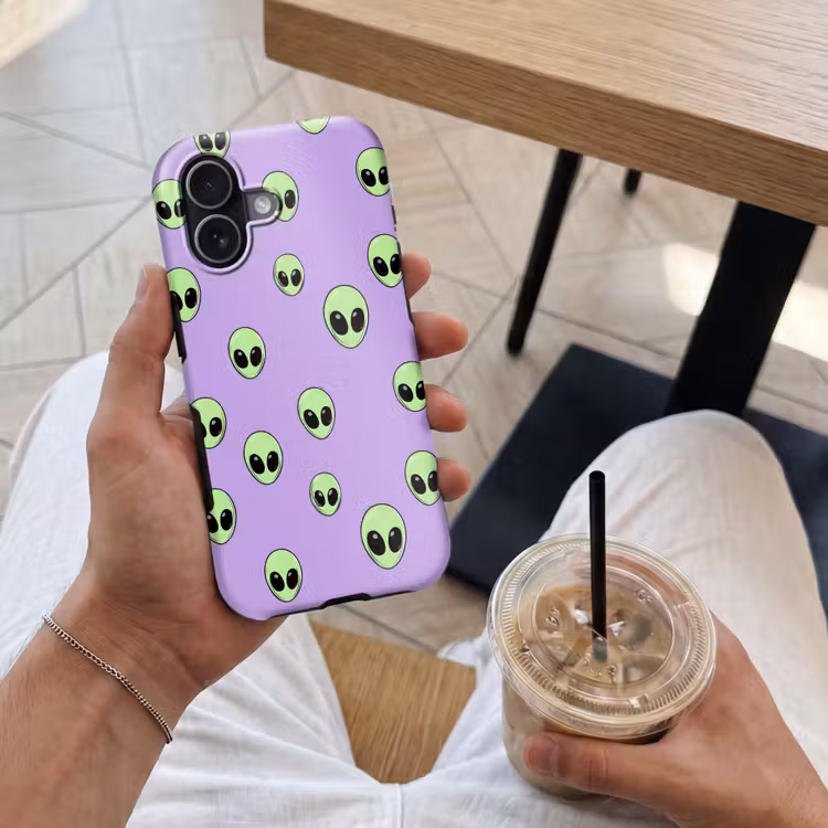 Alien - Retro - Lila Toughcase MagSafe Apple iPhone 17 klein 1017 -Sfeer1M