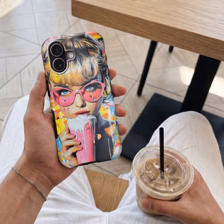 Expressief - Milkshake - Vrouw - Felle kleuren Toughcase MagSafe Apple iPhone 17 klein -Sfeer1M