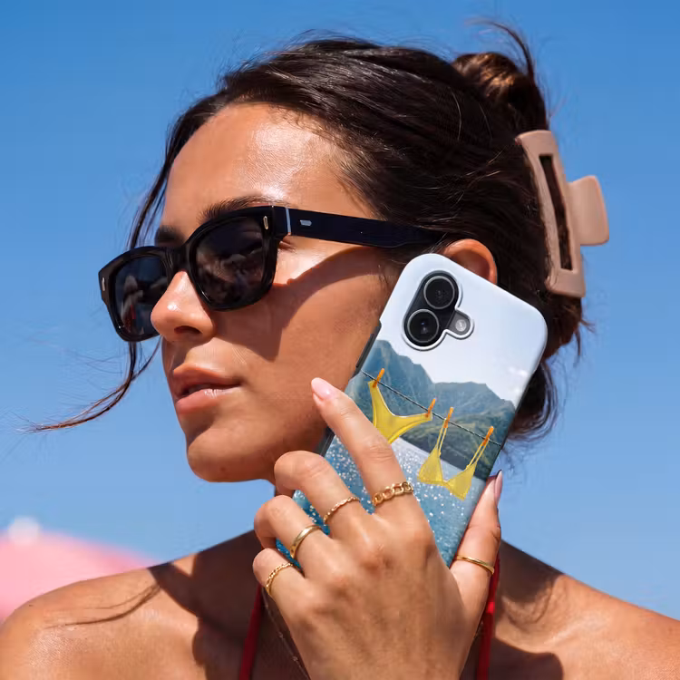 Badmode - Bikini - Zee - Bergen - Geel Toughcase MagSafe Apple iPhone 17 klein -Sfeer2V