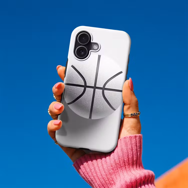 Basketbal - Wit - Schaduw - Lijnen Toughcase MagSafe Apple iPhone 17 klein -Sfeer1V