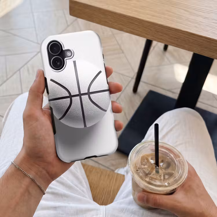 Basketbal - Wit - Schaduw - Lijnen Toughcase MagSafe Apple iPhone 17 klein -Sfeer1M